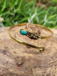 Turquoise gemstone arm bracelet